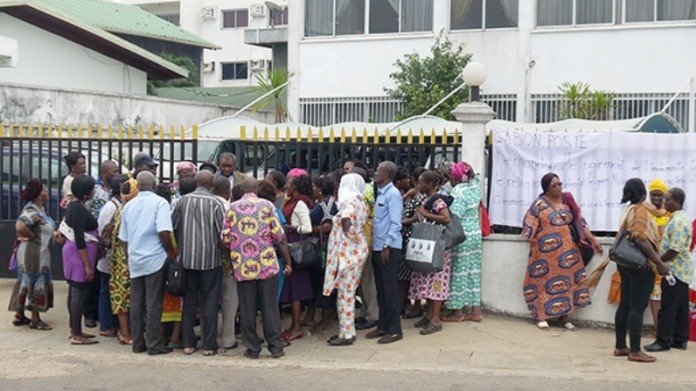 Gabon Poste Manifestation des déflatés
