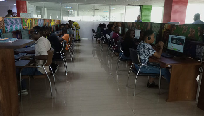 A VIPP Interstis Bénin, des télé-conseillers travaillent à satisfaire la clientèle