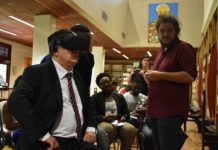 Togo : l’ambassadeur Marc Vizy découvre l’espace de la réalité virtuelle de l’Institut français